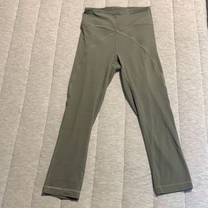 LULULEMON capris